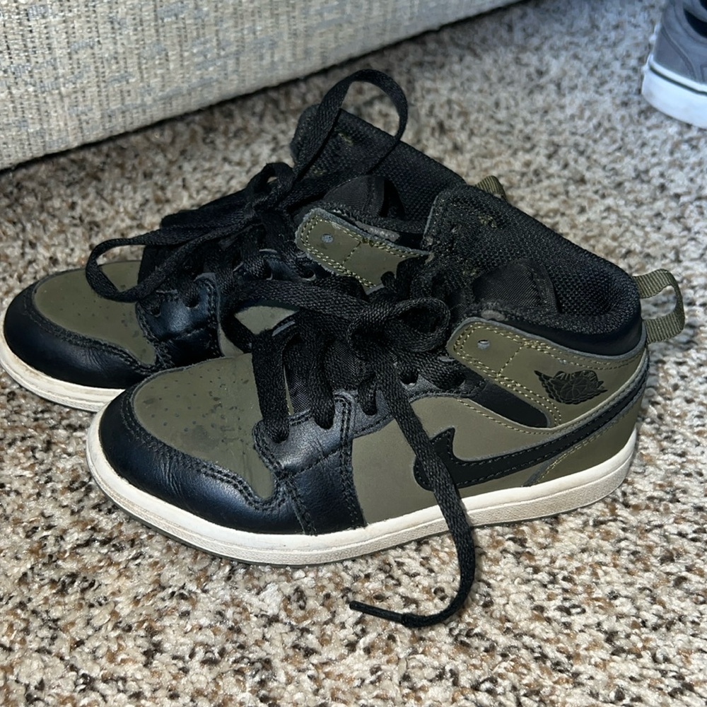 Kids Jordans size 12